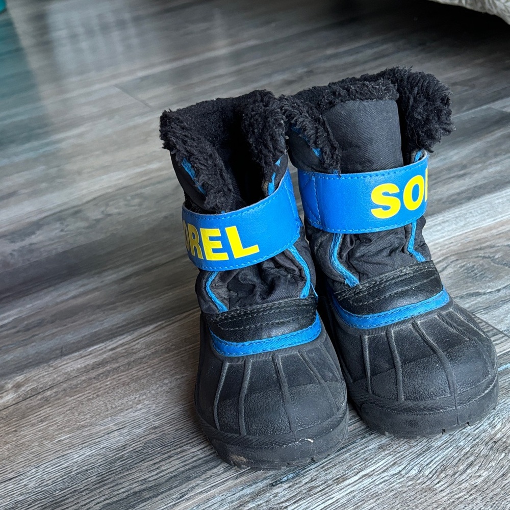 Sorel Kids Black and Blue Snow Boots with Yellow Logo